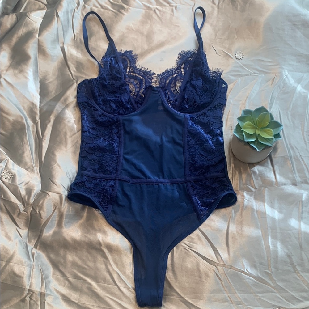 🌹 FASHION NOVA (NWOT) Blue Very Sexy Lace Bodysuit